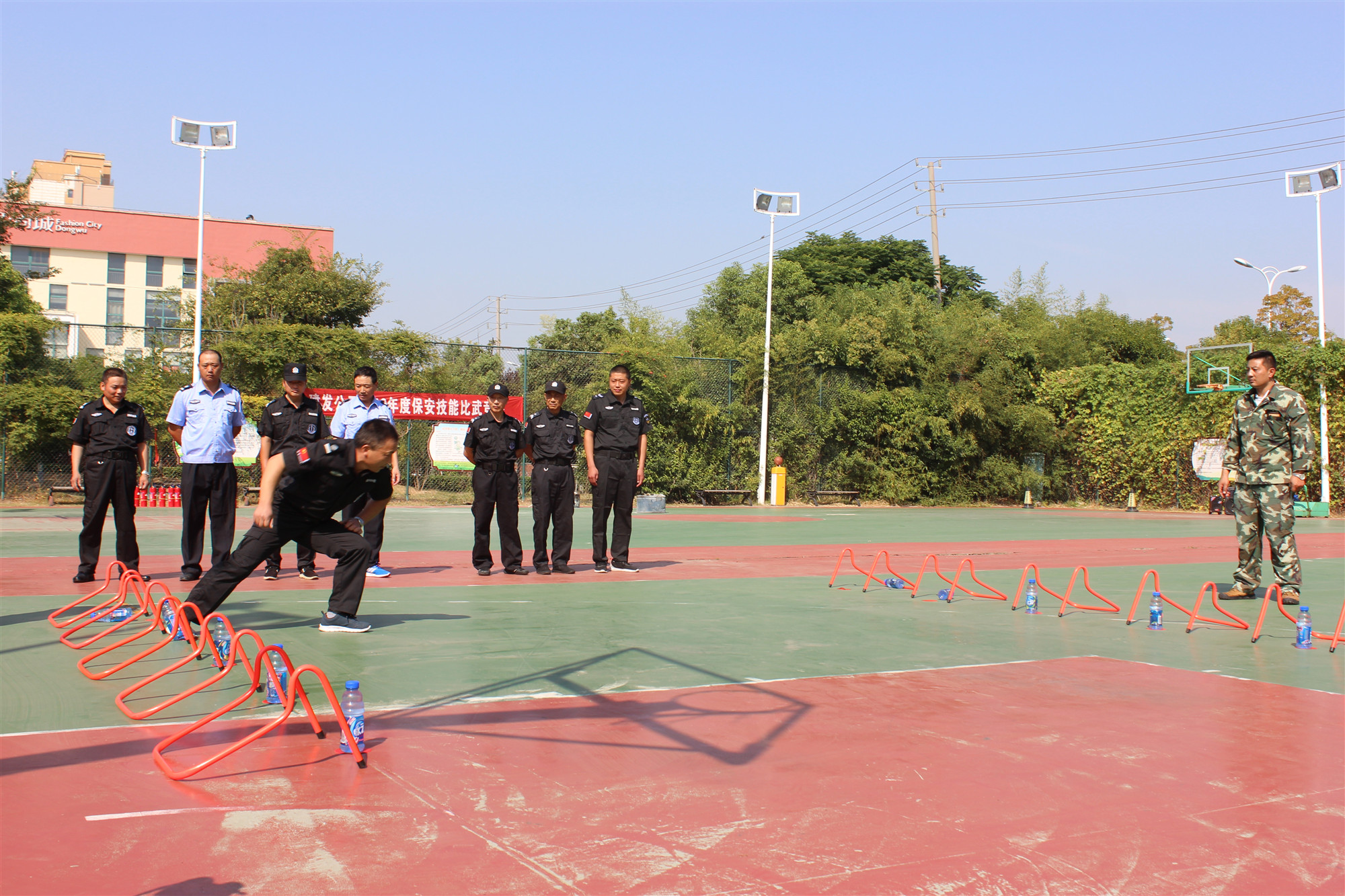建發(fā)公司開展“防風(fēng)險(xiǎn) 保安全 迎大慶”安保大比武活動(dòng)3_副本.jpg